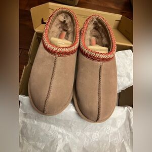 New in Box Women's UGG Brand Tasman II Rocky Oak Shoes Slippers Sandals size 7